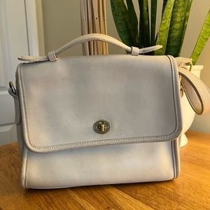 Vintage Coach bag. Minimal wear and tear and leather needs good cleaning.